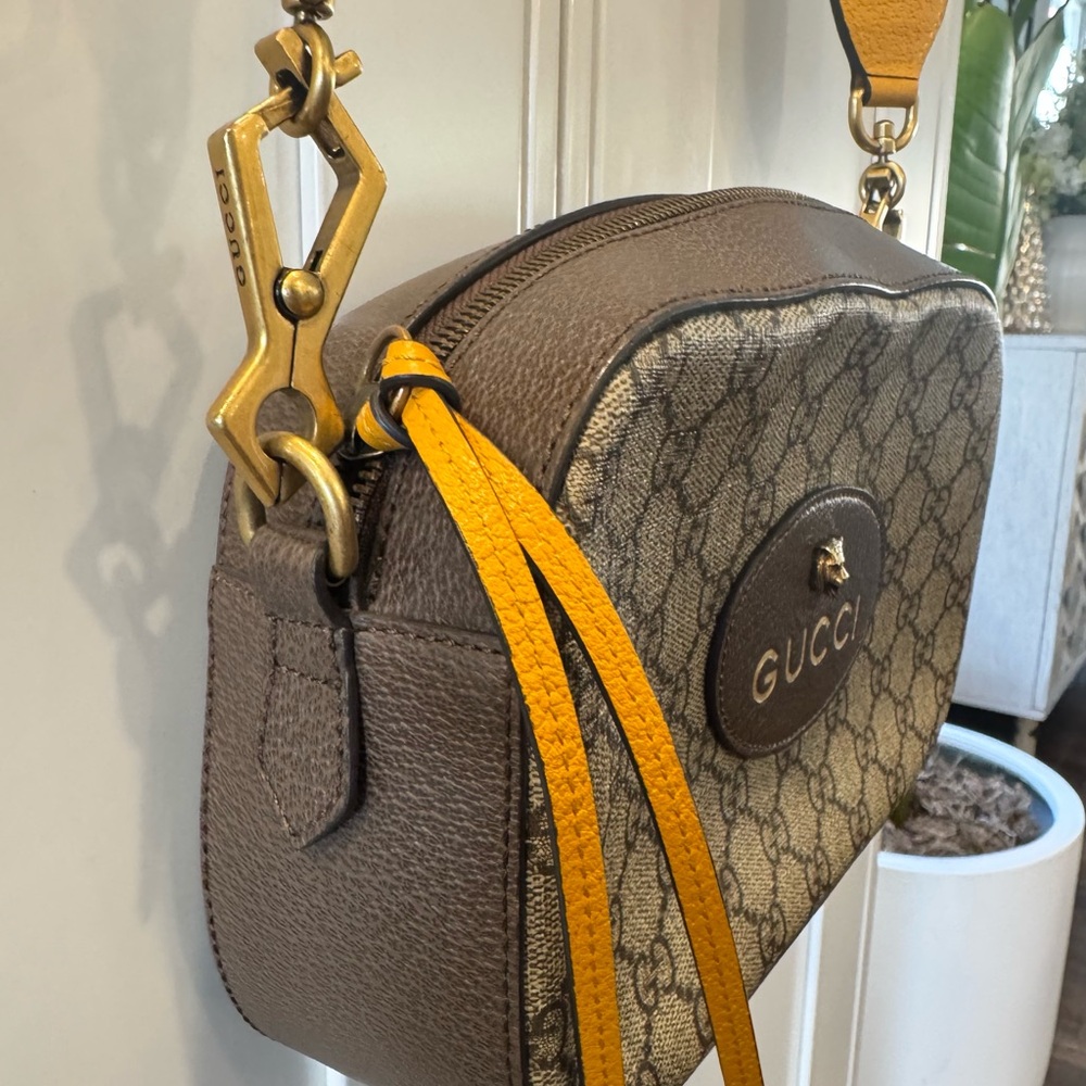 Authentic Gucci Neo Vintage GG Supreme Messenger Bag Camera Bag Crossbody Purse  - Picture 2 of 16